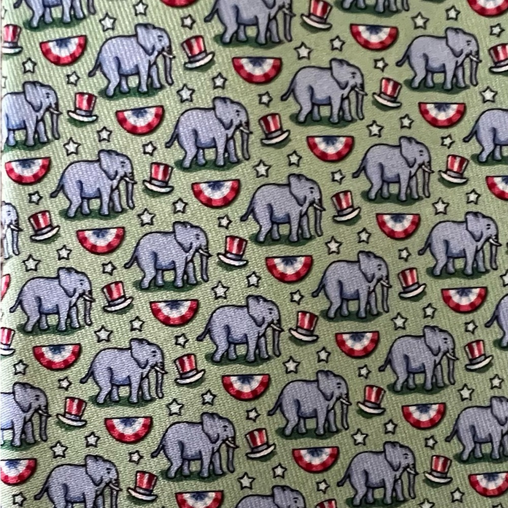 New Vineyard Vines Elephant Tie